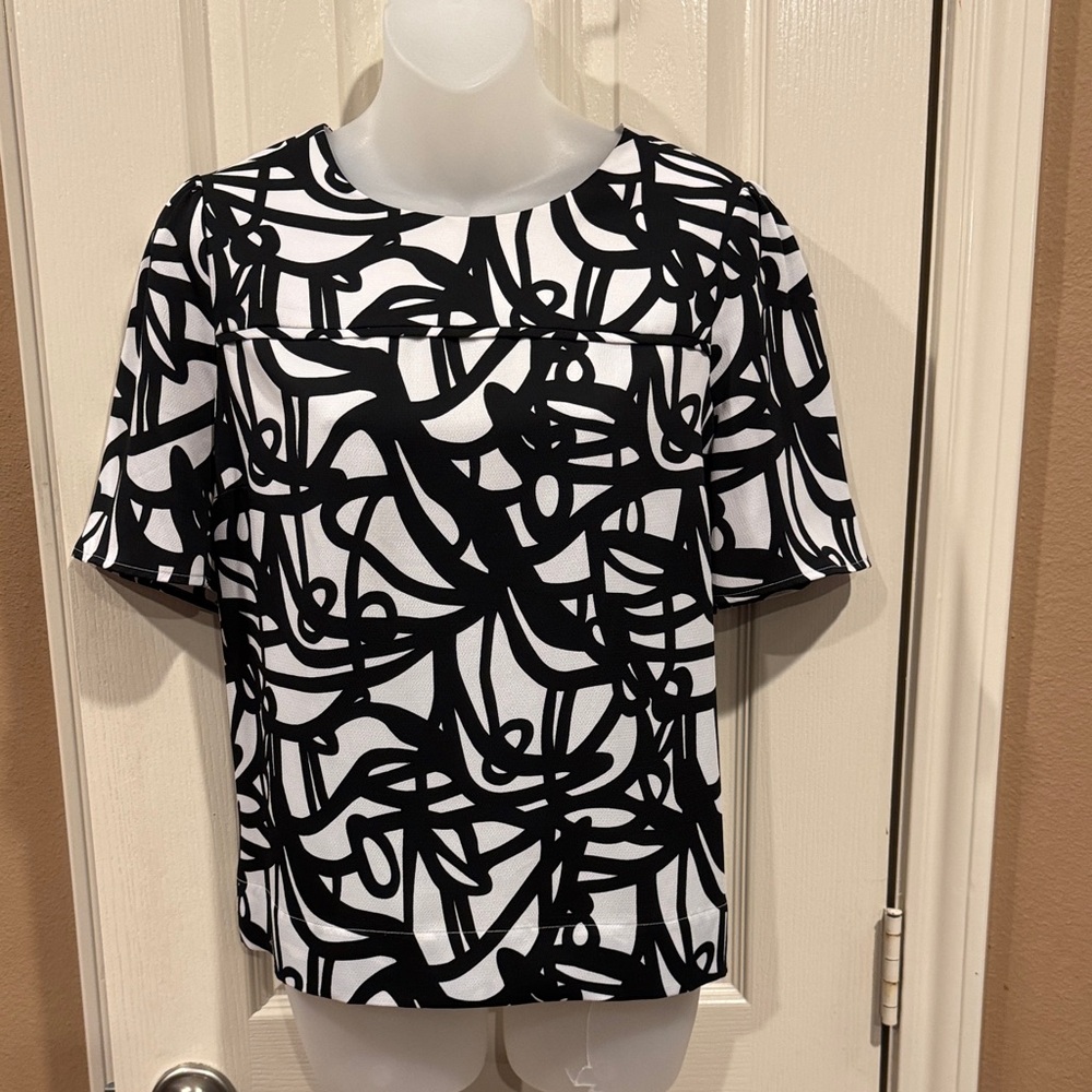 J Crew 365 Black and White Patterned Blouse. Sz 8